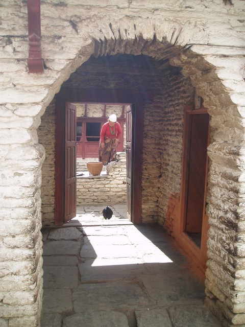 femme-nepalaise-tour-des-annapurnas-nepal.jpg