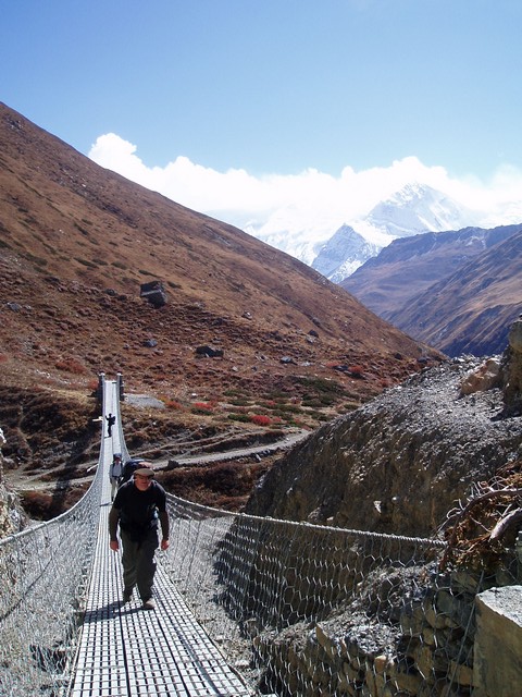 Pont suspendu sur les chemins du trek des Annapurnas