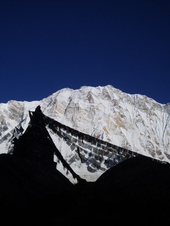 Tour des Annapurnas : Annapurna Base Camp   Bamboo   Sinuwa drapeaux de prieres annapurna 1 nepal 338x450