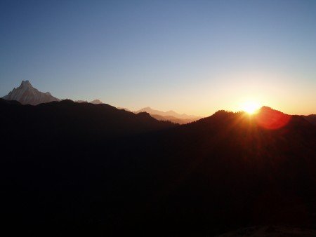 Tour des Annapurnas : Ghorepani   Poon Hill   Tadapani lever soleil machhapuchhere poon hill nepal 450x338