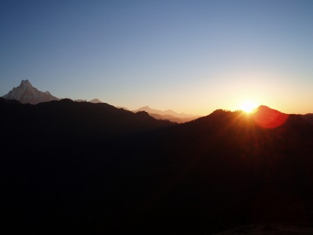 Tour des Annapurnas : Ghorepani   Poon Hill   Tadapani lever soleil machhapuchhere poon hill nepal 450x338