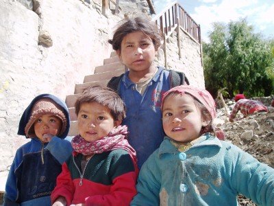 Tour des Annapurnas : Kagbeni   Jomosom   Marpha enfants nepalais kagbeni nepal  400x300